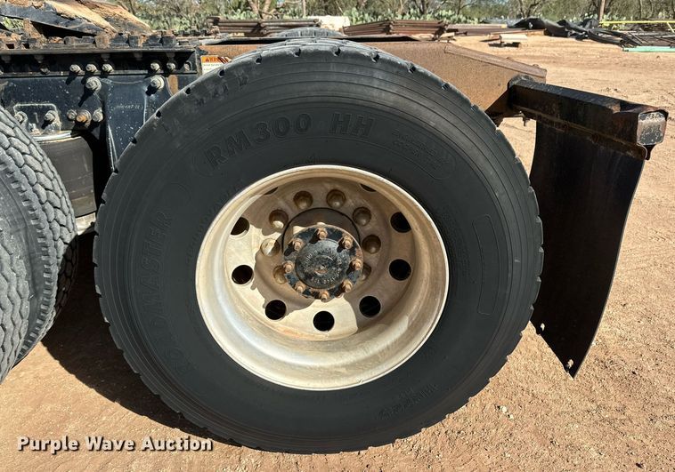 image for item DD3440 2008 Freightliner Columbia 120 semi truck