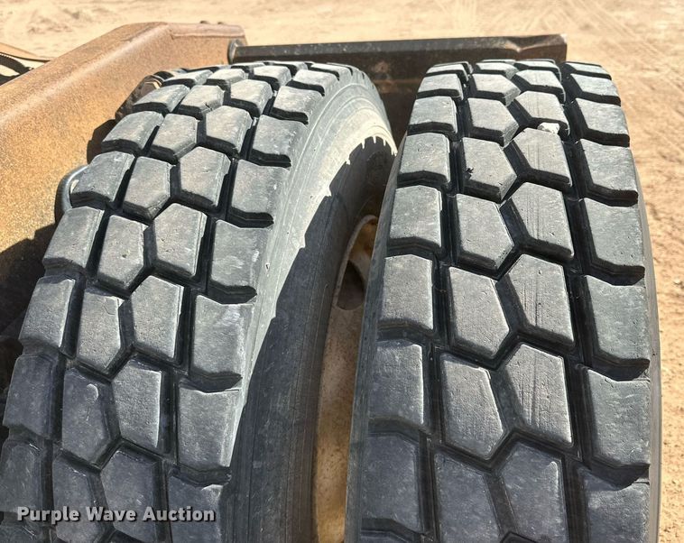 image for item DD3440 2008 Freightliner Columbia 120 semi truck