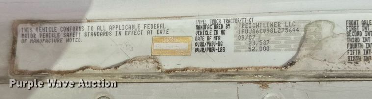 image for item DD3440 2008 Freightliner Columbia 120 semi truck