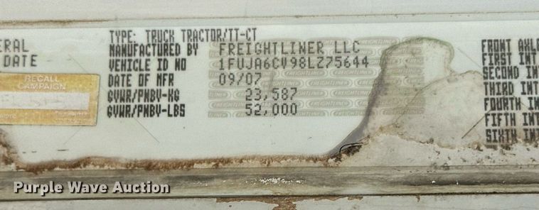 image for item DD3440 2008 Freightliner Columbia 120 semi truck