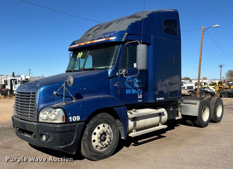 image for item DH8642 2006 Freightliner Century Class semi truck