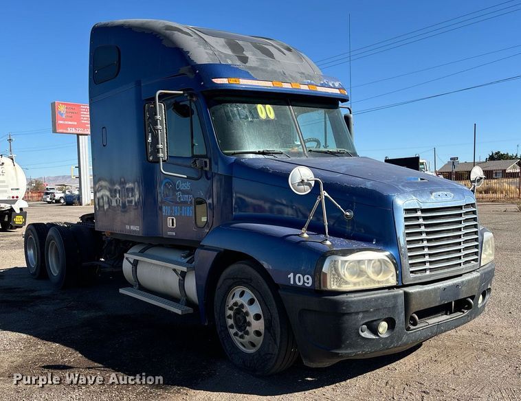 image for item DH8642 2006 Freightliner Century Class semi truck