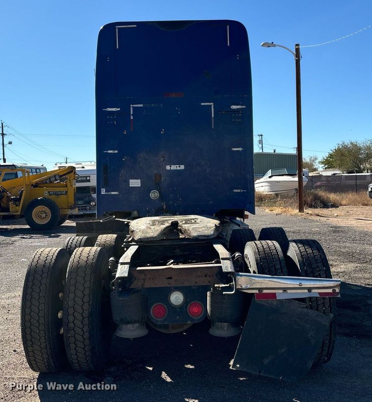 image for item DH8642 2006 Freightliner Century Class semi truck