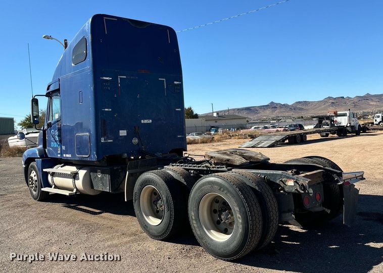image for item DH8642 2006 Freightliner Century Class semi truck