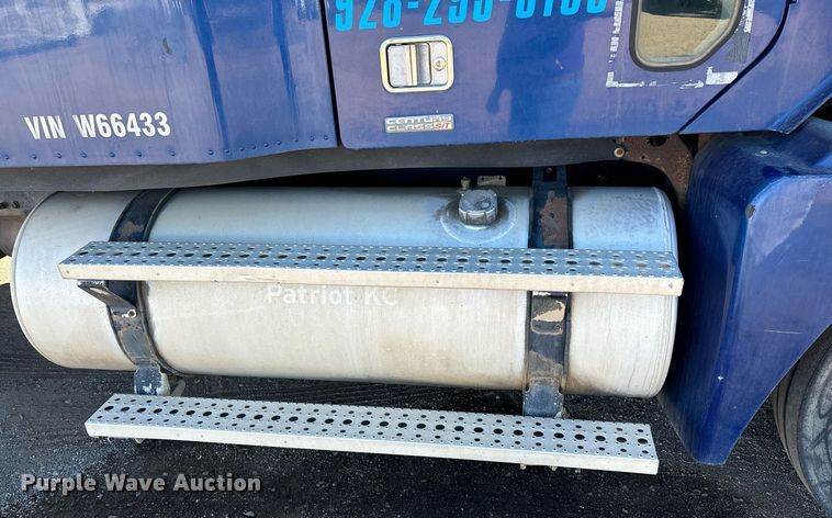 image for item DH8642 2006 Freightliner Century Class semi truck