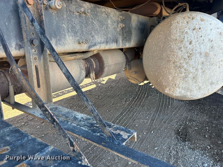 image for item DH8642 2006 Freightliner Century Class semi truck