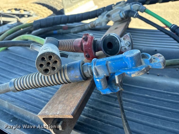 image for item DH8642 2006 Freightliner Century Class semi truck