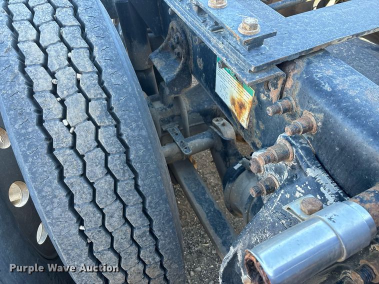 image for item DH8642 2006 Freightliner Century Class semi truck