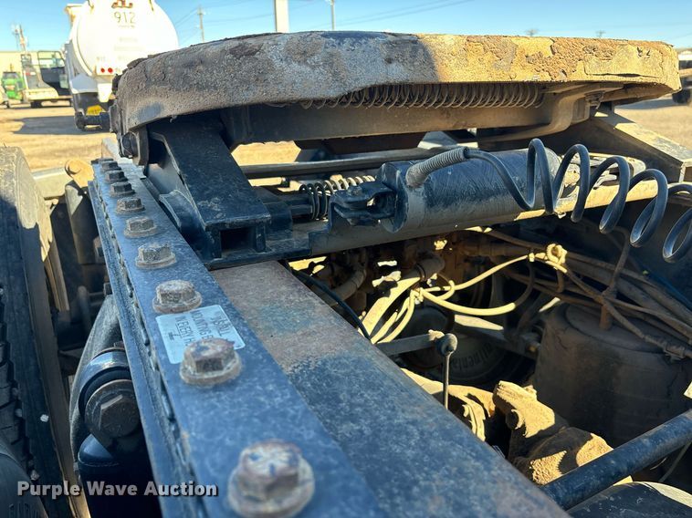 image for item DH8642 2006 Freightliner Century Class semi truck