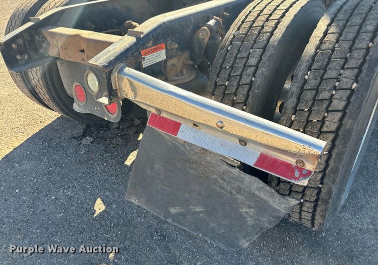 image for item DH8642 2006 Freightliner Century Class semi truck