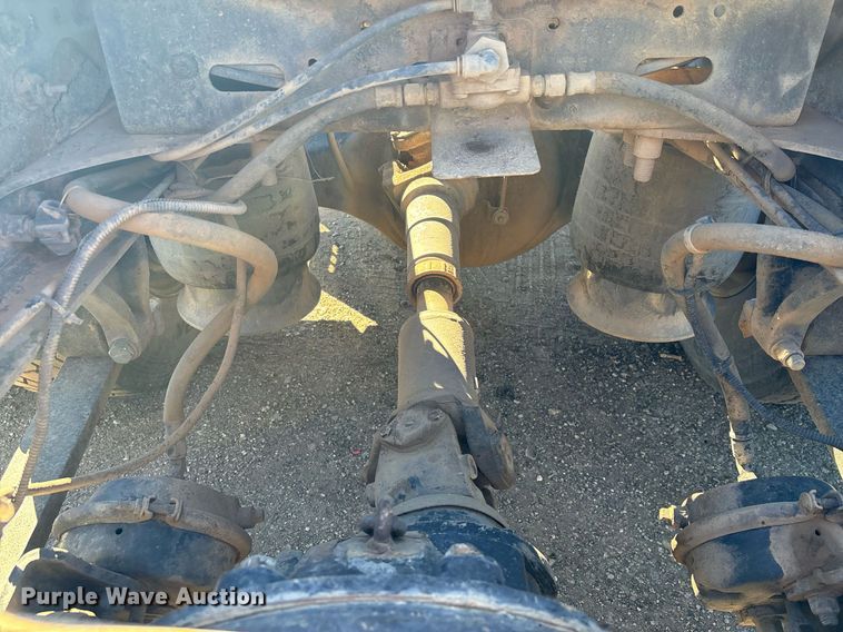 image for item DH8642 2006 Freightliner Century Class semi truck