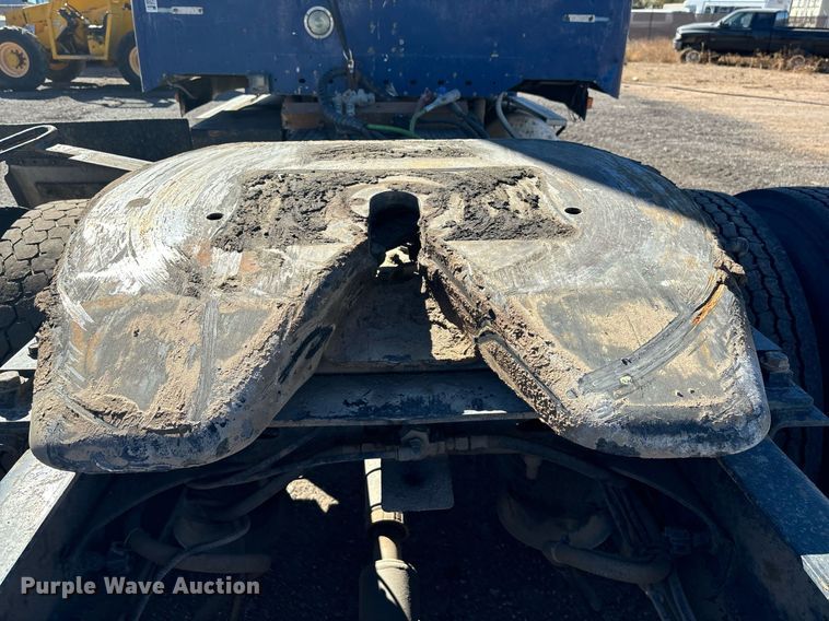 image for item DH8642 2006 Freightliner Century Class semi truck