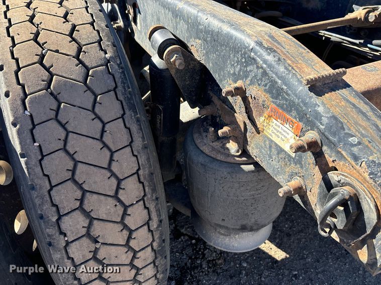 image for item DH8642 2006 Freightliner Century Class semi truck