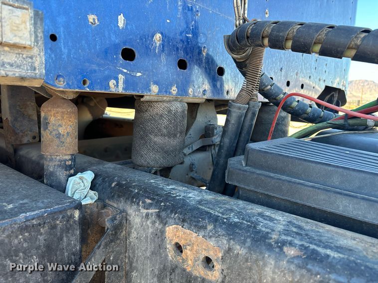 image for item DH8642 2006 Freightliner Century Class semi truck