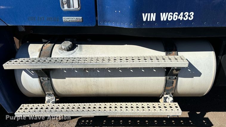 image for item DH8642 2006 Freightliner Century Class semi truck