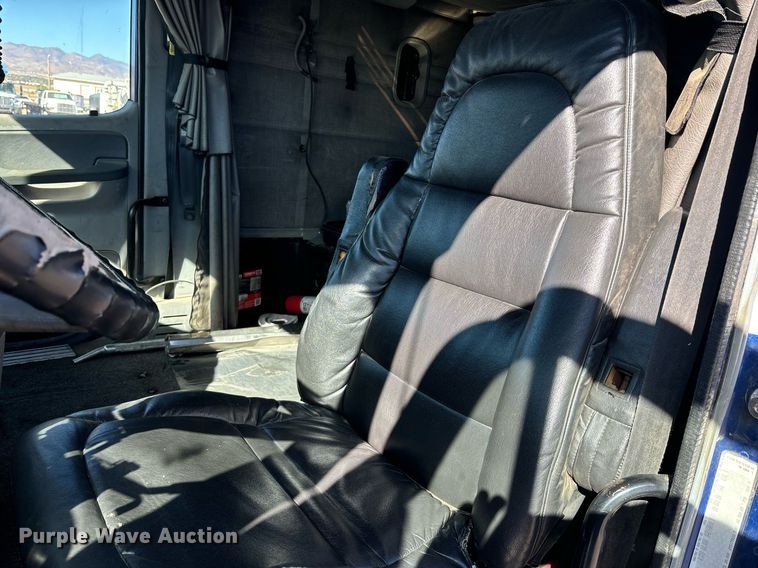 image for item DH8642 2006 Freightliner Century Class semi truck