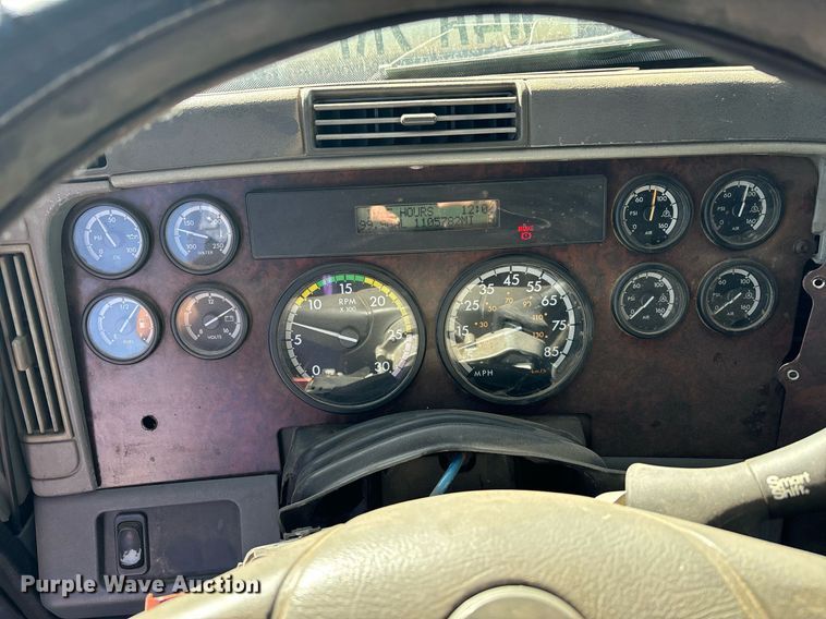 image for item DH8642 2006 Freightliner Century Class semi truck