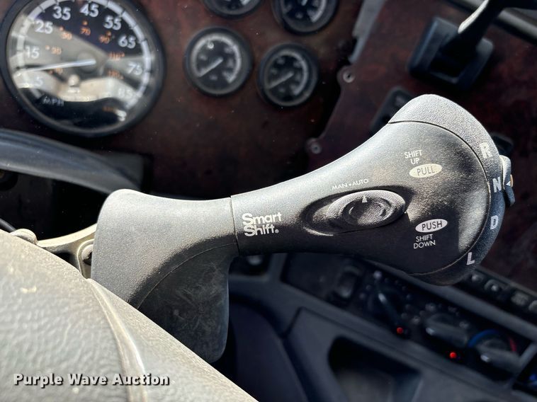 image for item DH8642 2006 Freightliner Century Class semi truck