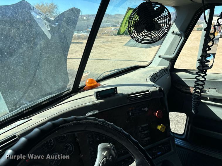 image for item DH8642 2006 Freightliner Century Class semi truck