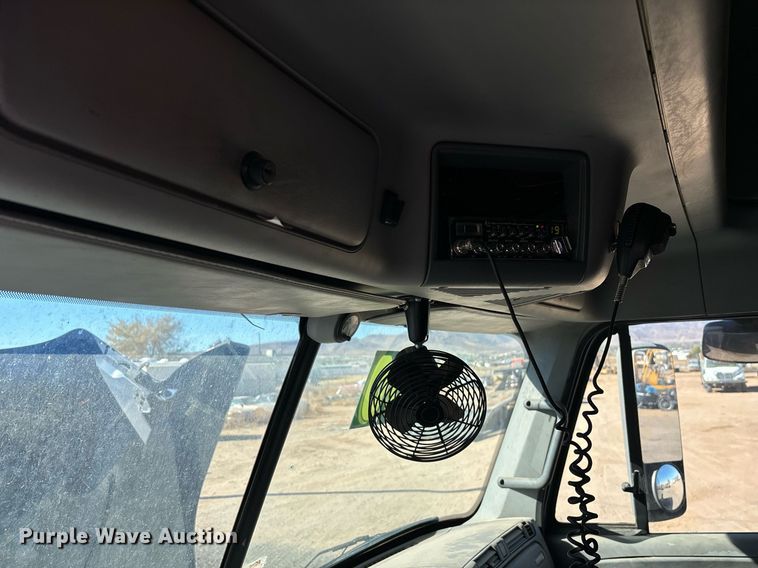 image for item DH8642 2006 Freightliner Century Class semi truck