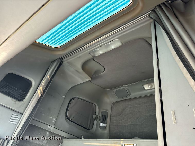 image for item DH8642 2006 Freightliner Century Class semi truck