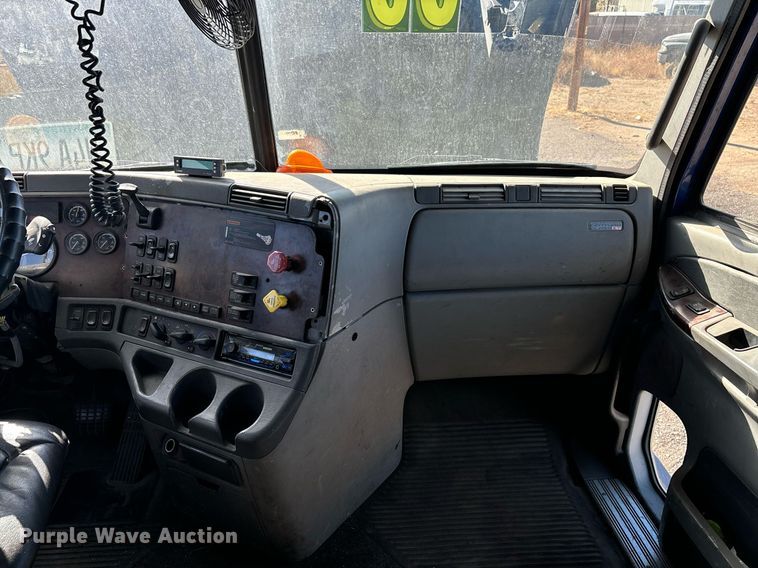 image for item DH8642 2006 Freightliner Century Class semi truck