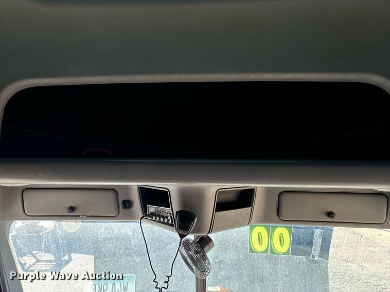 image for item DH8642 2006 Freightliner Century Class semi truck