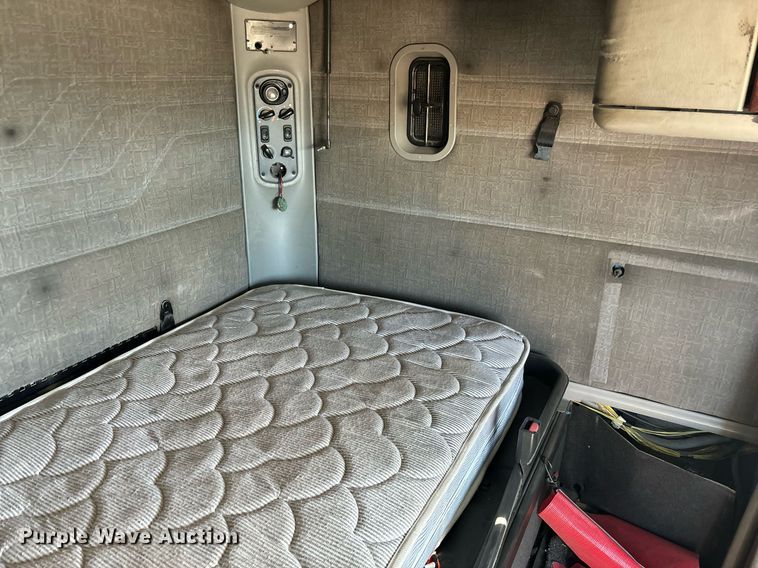 image for item DH8642 2006 Freightliner Century Class semi truck