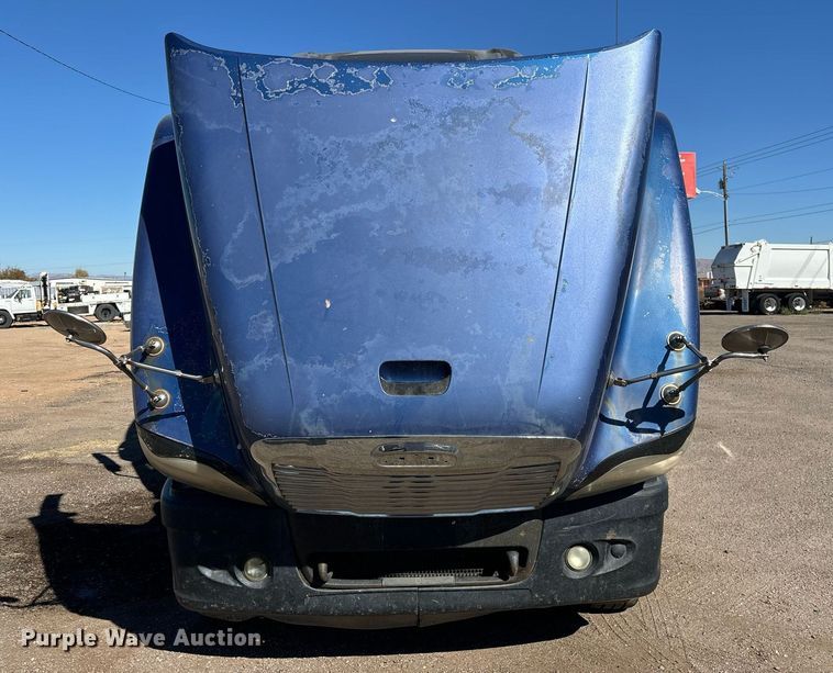 image for item DH8642 2006 Freightliner Century Class semi truck