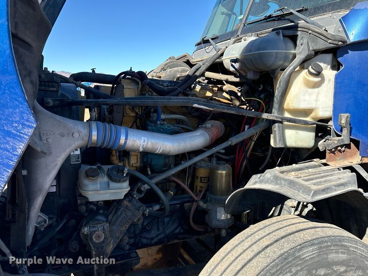 image for item DH8642 2006 Freightliner Century Class semi truck