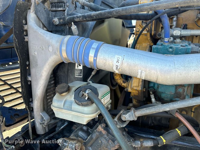 image for item DH8642 2006 Freightliner Century Class semi truck