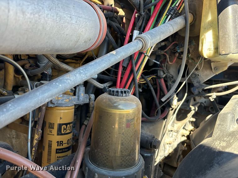 image for item DH8642 2006 Freightliner Century Class semi truck