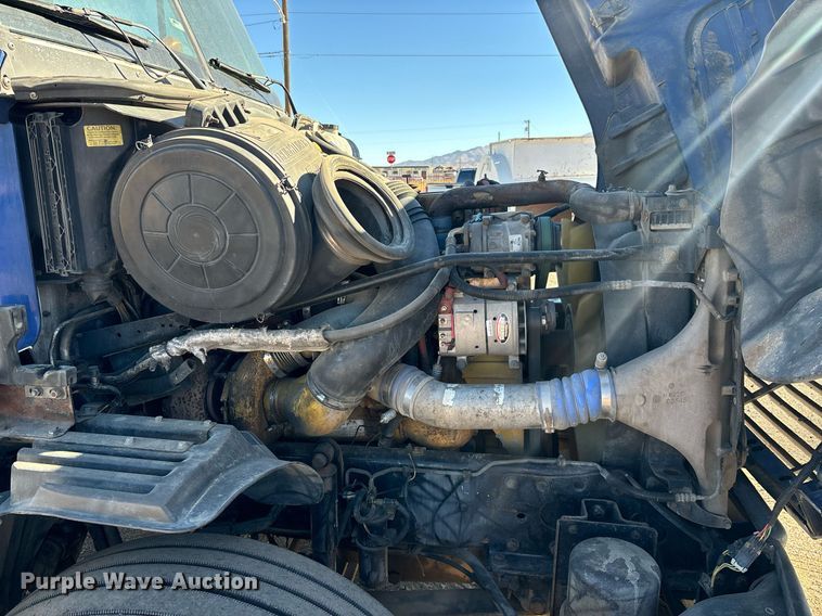 image for item DH8642 2006 Freightliner Century Class semi truck