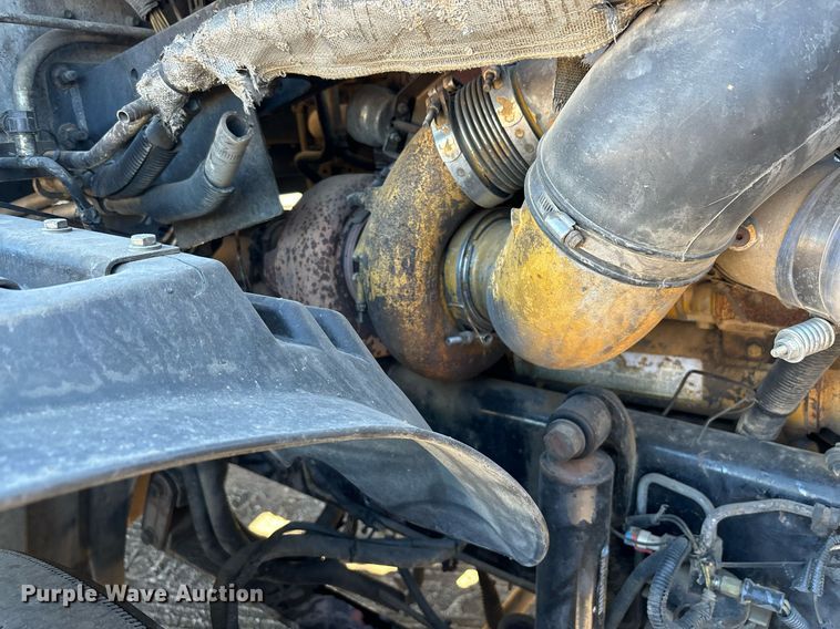 image for item DH8642 2006 Freightliner Century Class semi truck