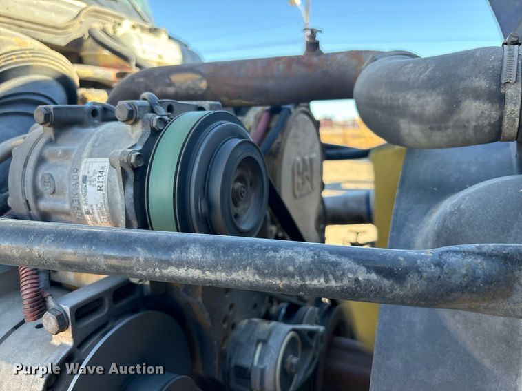 image for item DH8642 2006 Freightliner Century Class semi truck