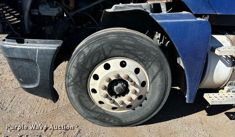 image for item DH8642 2006 Freightliner Century Class semi truck