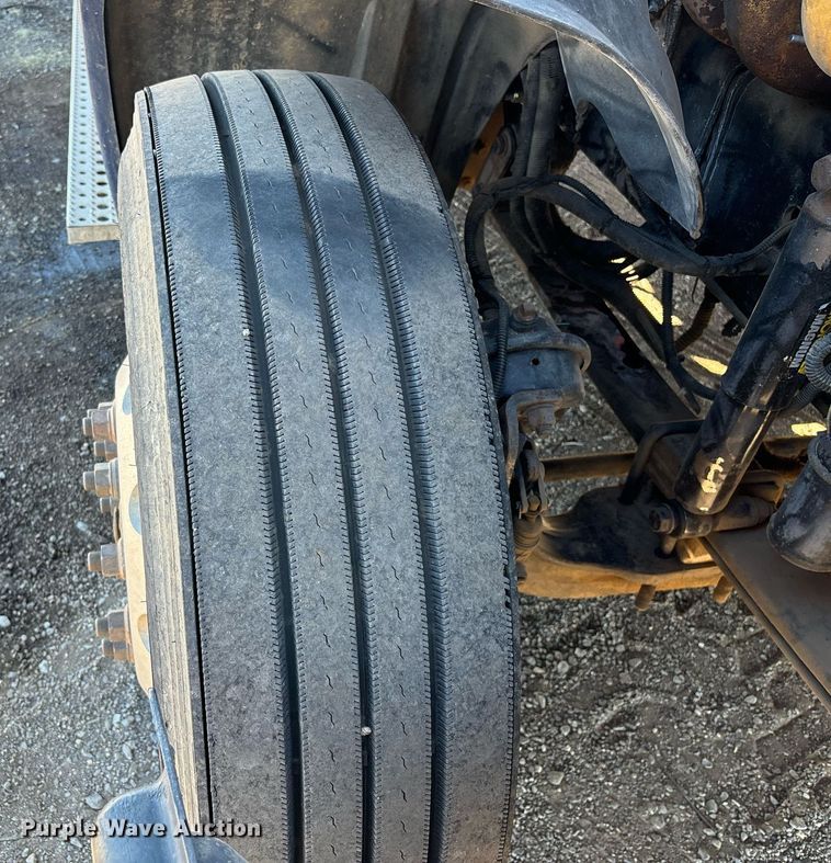 image for item DH8642 2006 Freightliner Century Class semi truck