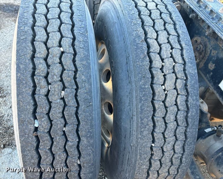 image for item DH8642 2006 Freightliner Century Class semi truck