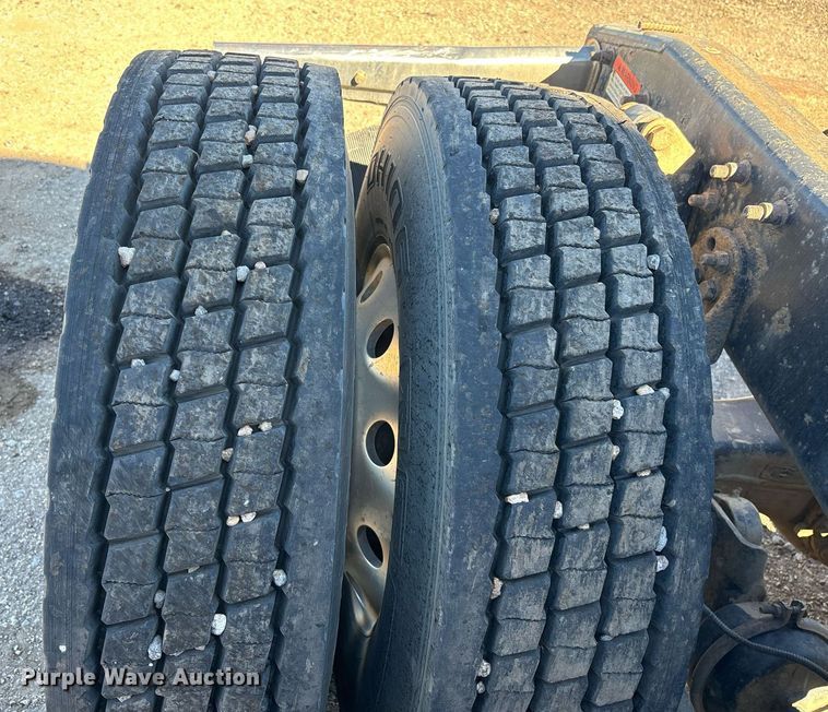 image for item DH8642 2006 Freightliner Century Class semi truck