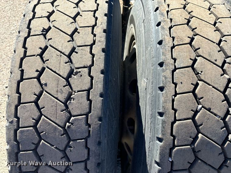 image for item DH8642 2006 Freightliner Century Class semi truck