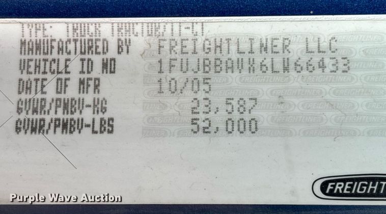 image for item DH8642 2006 Freightliner Century Class semi truck