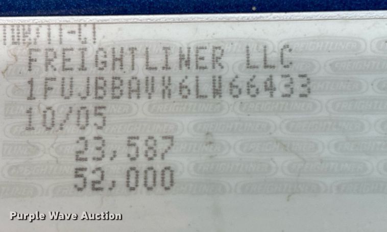 image for item DH8642 2006 Freightliner Century Class semi truck