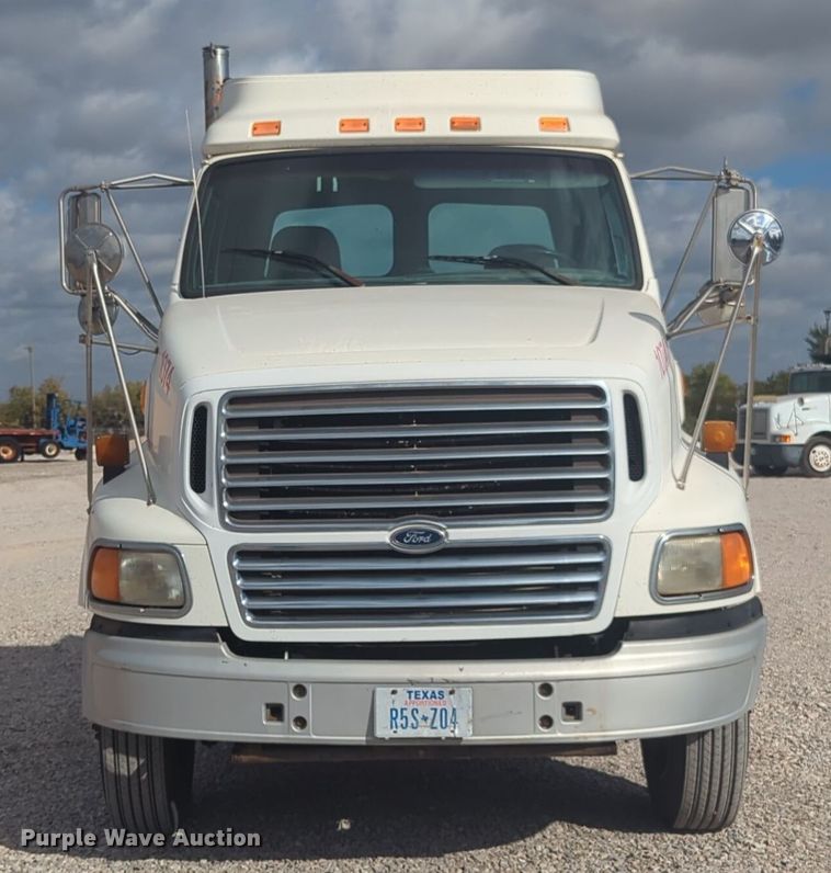 image for item DL1048 1998 Ford LA9000 semi truck