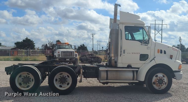 image for item DL1048 1998 Ford LA9000 semi truck