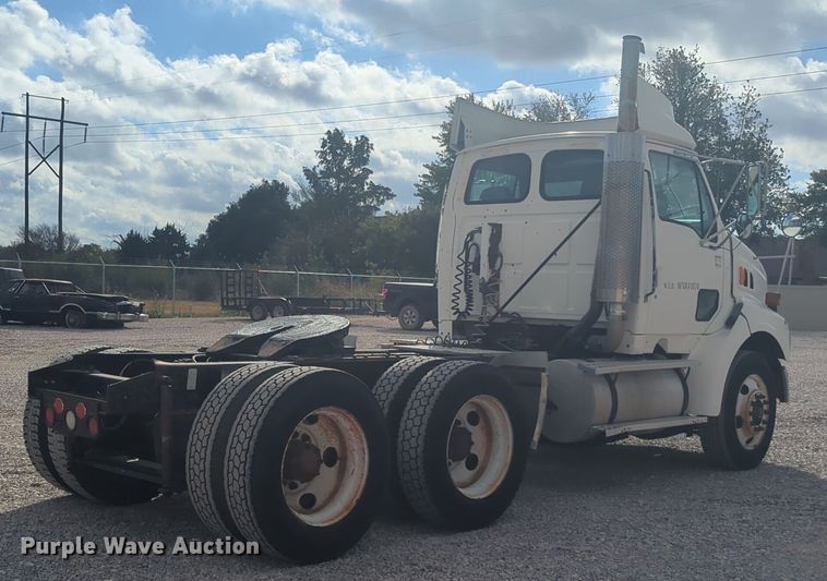 image for item DL1048 1998 Ford LA9000 semi truck