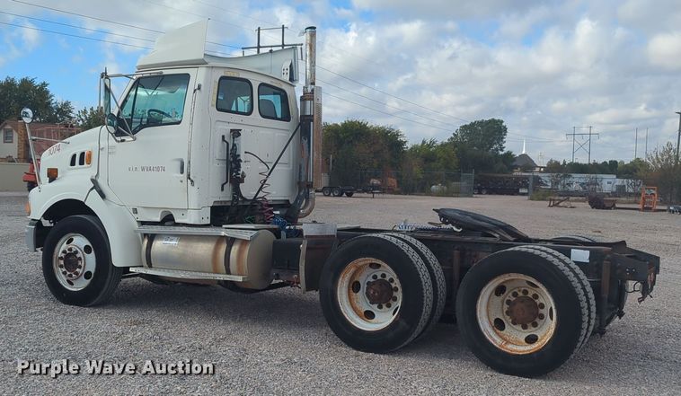 image for item DL1048 1998 Ford LA9000 semi truck