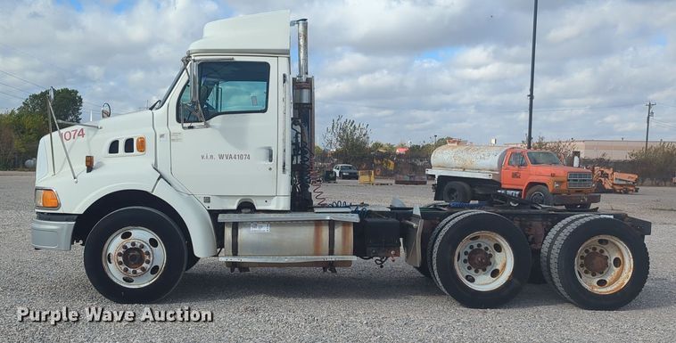 image for item DL1048 1998 Ford LA9000 semi truck