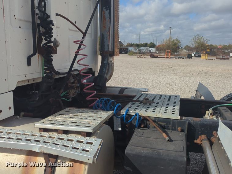 image for item DL1048 1998 Ford LA9000 semi truck