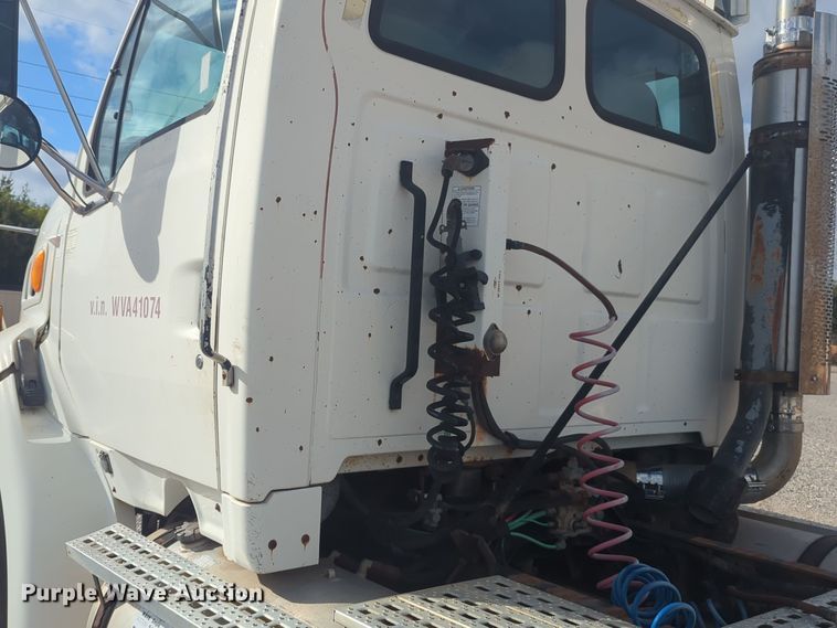 image for item DL1048 1998 Ford LA9000 semi truck