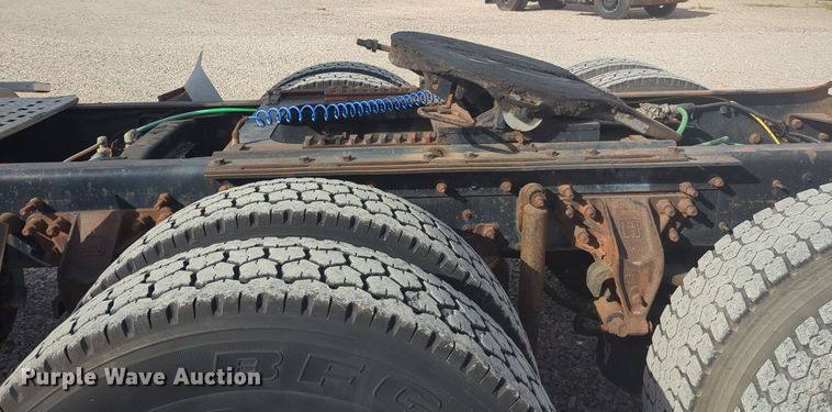 image for item DL1048 1998 Ford LA9000 semi truck